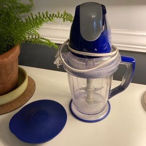 Ninja MasterPrep, 10 y.o. compact plastic design.